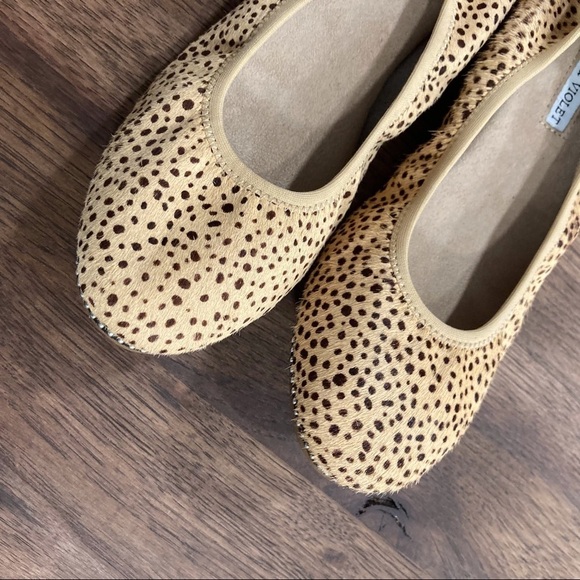 NWT Chelsea & Violet 7.5 ruby calfhair leopard flats - Picture 7 of 14